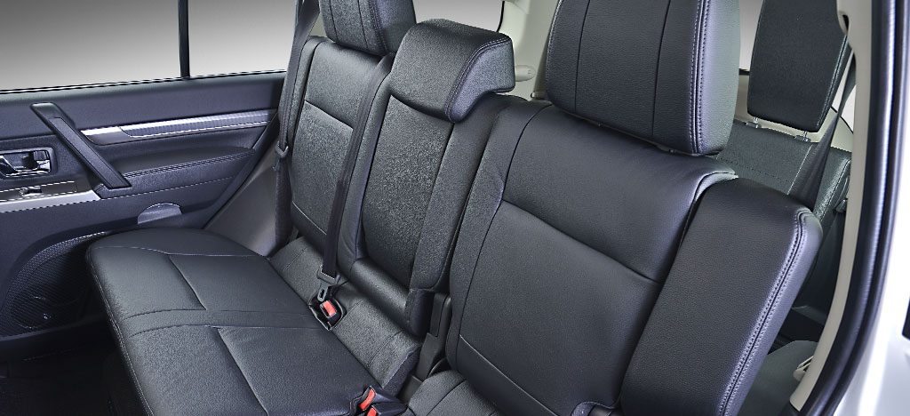 pajero_lwb_interior1