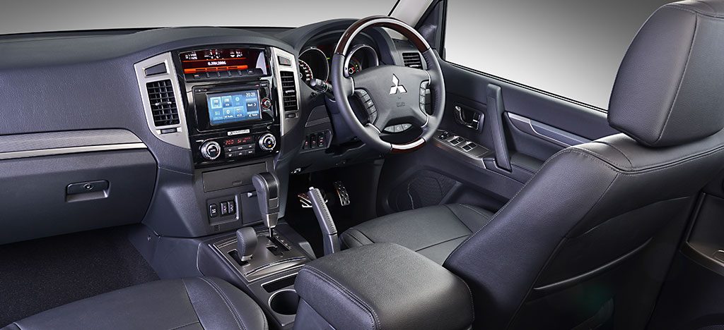 pajero_lwb_interior3