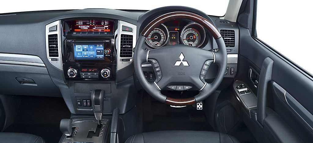 pajero_swb_interior1 (2)