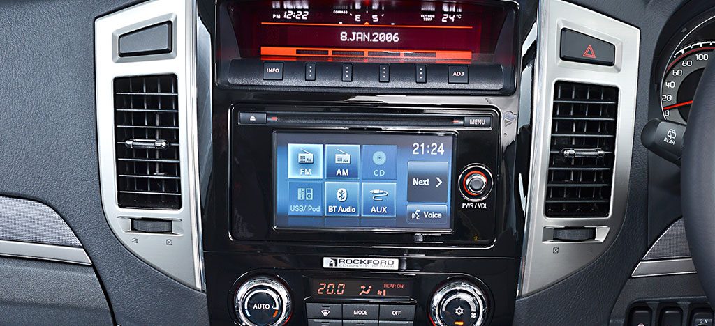 pajero_swb_interior2